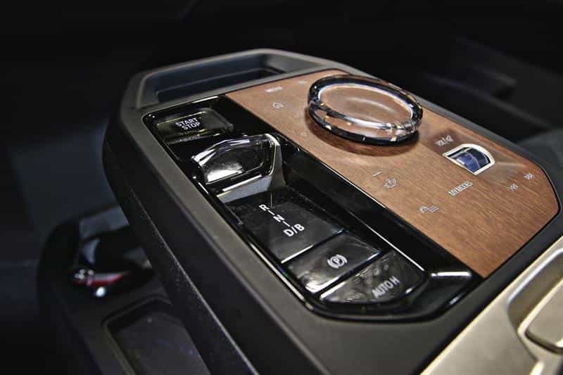 Image 12 BMW IX xDrive50 véhicule d'activités sportives 2024