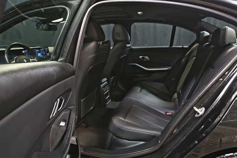 2023 BMW 3 Series 330i xDrive M Sport Pro Package - Image 17