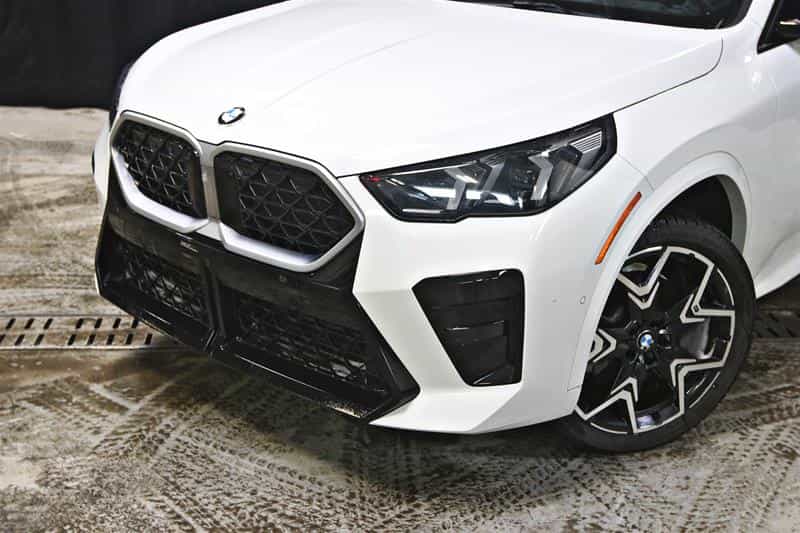 2024 BMW X2 xDrive28i - Image 2