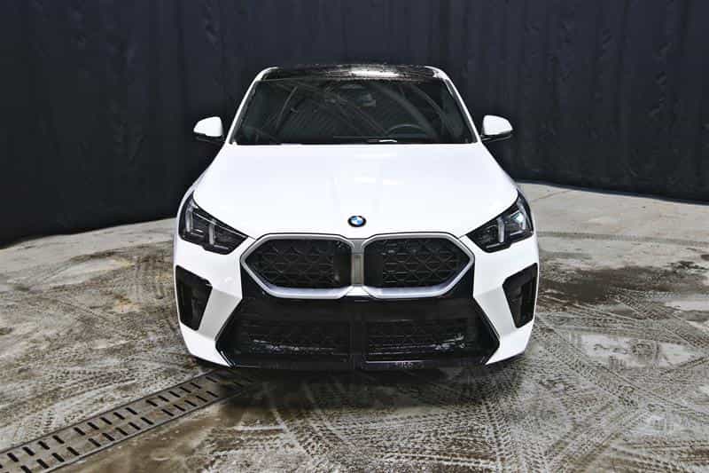 2024 BMW X2 xDrive28i - Image 3