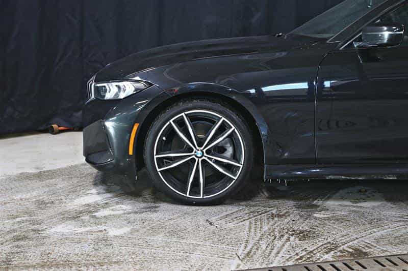 2024 BMW 3 Series 330i xDrive Groupe M Sport - Image 6