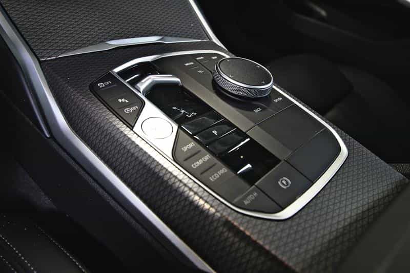 2024 BMW 3 Series 330i xDrive Groupe M Sport - Image 12