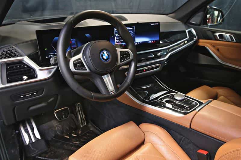 2024 BMW X5 xDrive50e - Image 11