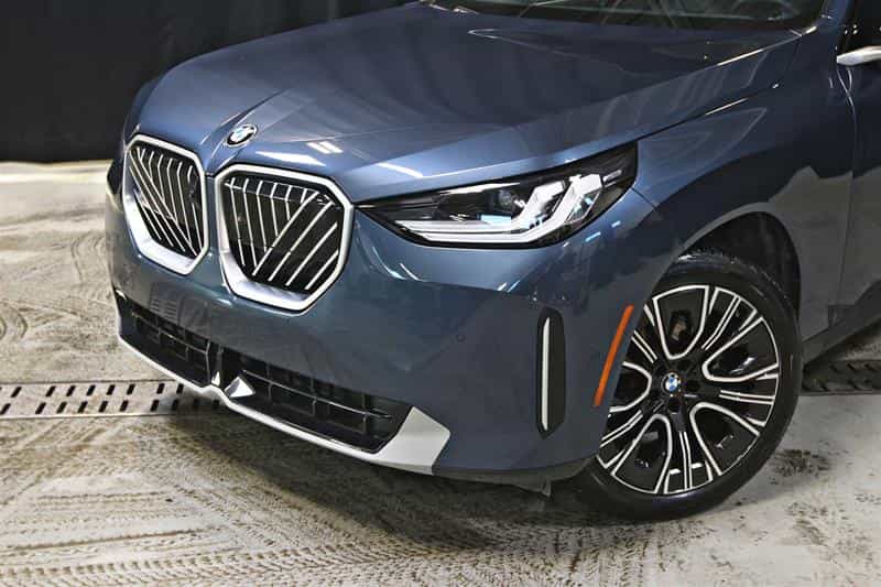 2025 BMW X3 30 xDrive - Image 2