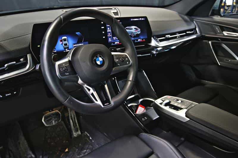 2025 BMW X2 xDrive28i - Image 11
