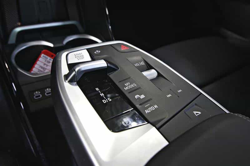 2025 BMW X2 xDrive28i - Image 12