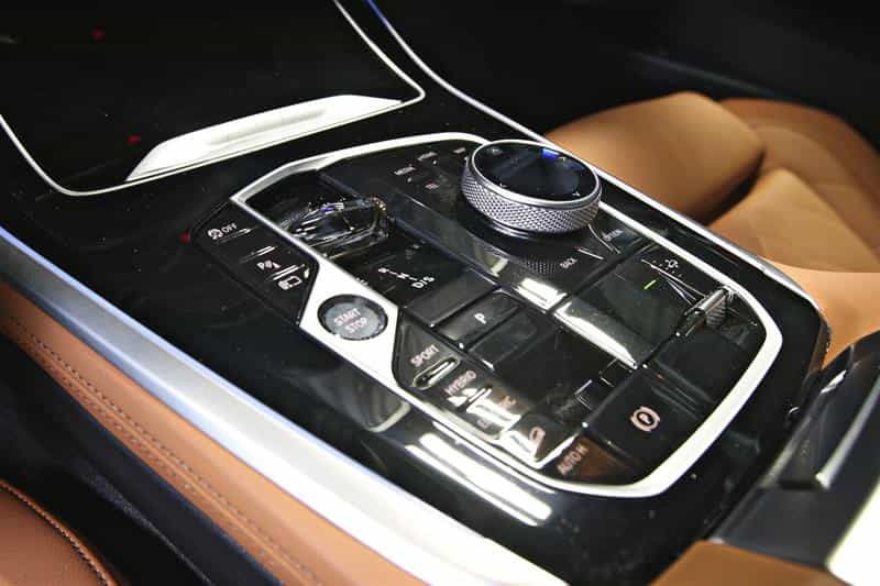 2025 BMW X5 xDrive50e - Image 12