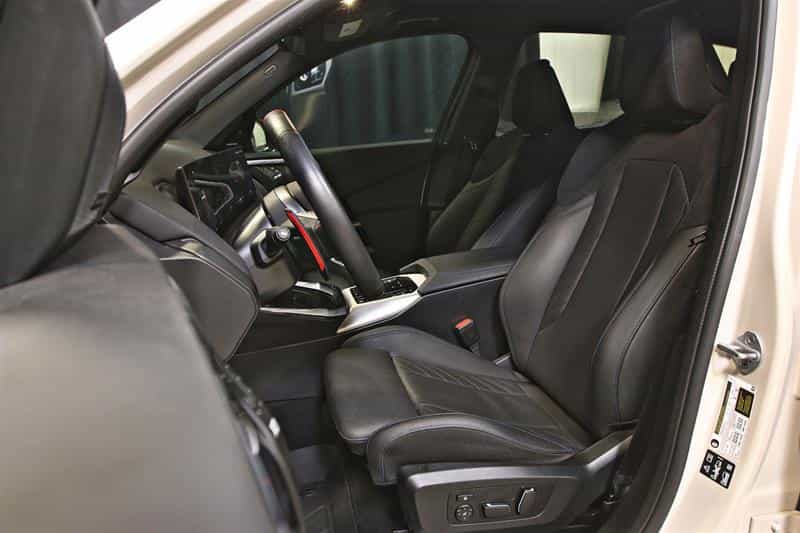 2025 BMW X3 M50 xDrive M Sport Pro Package - Image 17