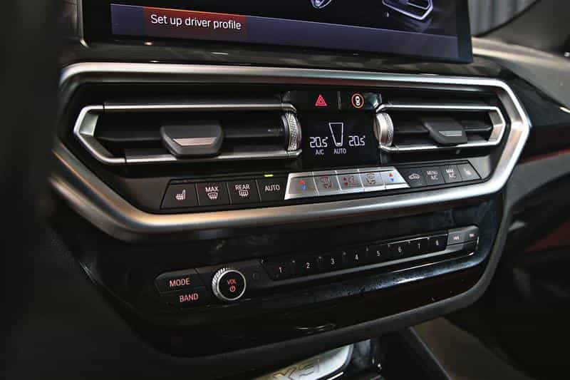 2022 BMW X3 xDrive30i - Image 12