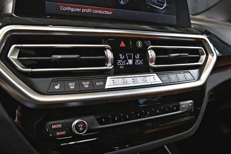 2022 BMW X3 xDrive30i - Image 13