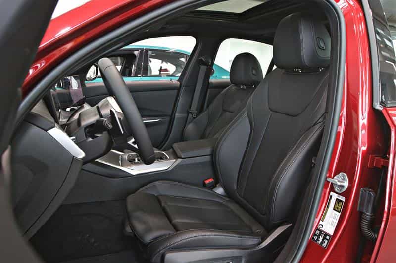 Image 13 BMW 330i xDrive Sedan 2026