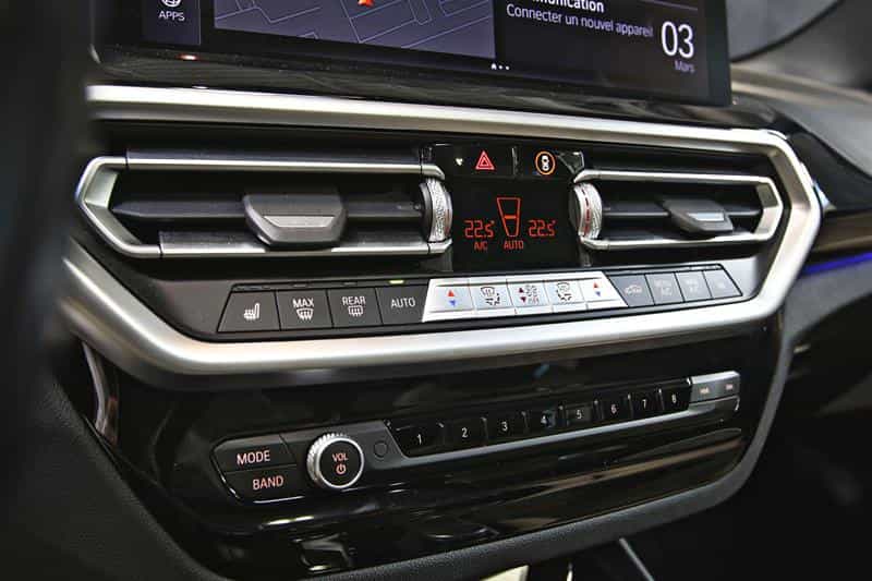 2025 BMW X3 30 xDrive - Image 13