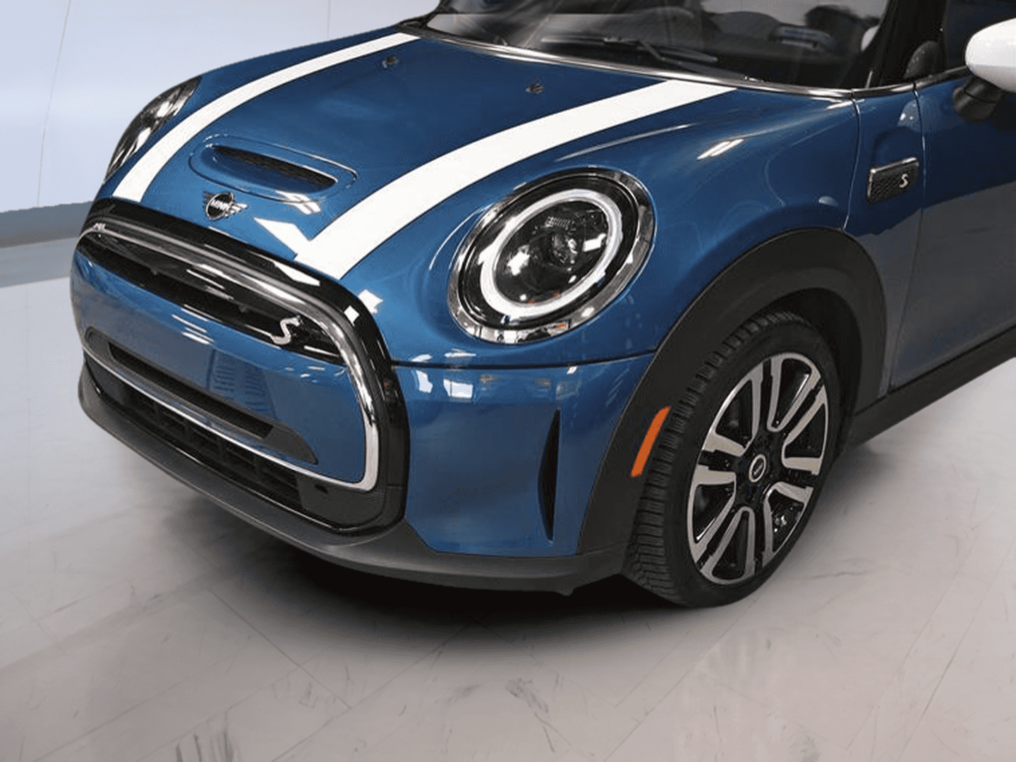 2024 Mini Cooper SE 3 Door - Image 2