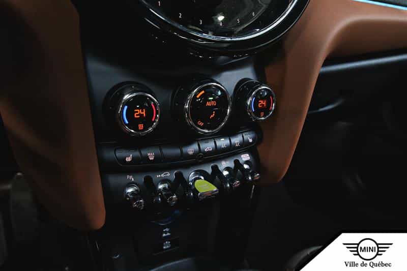 2024 Mini Cooper SE 3 Door - Image 13