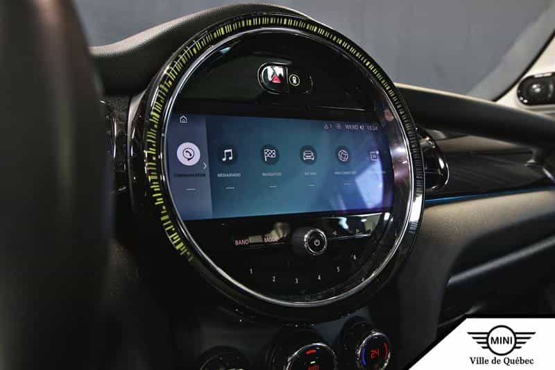 2024 Mini Cooper SE 3 Door - Image 14