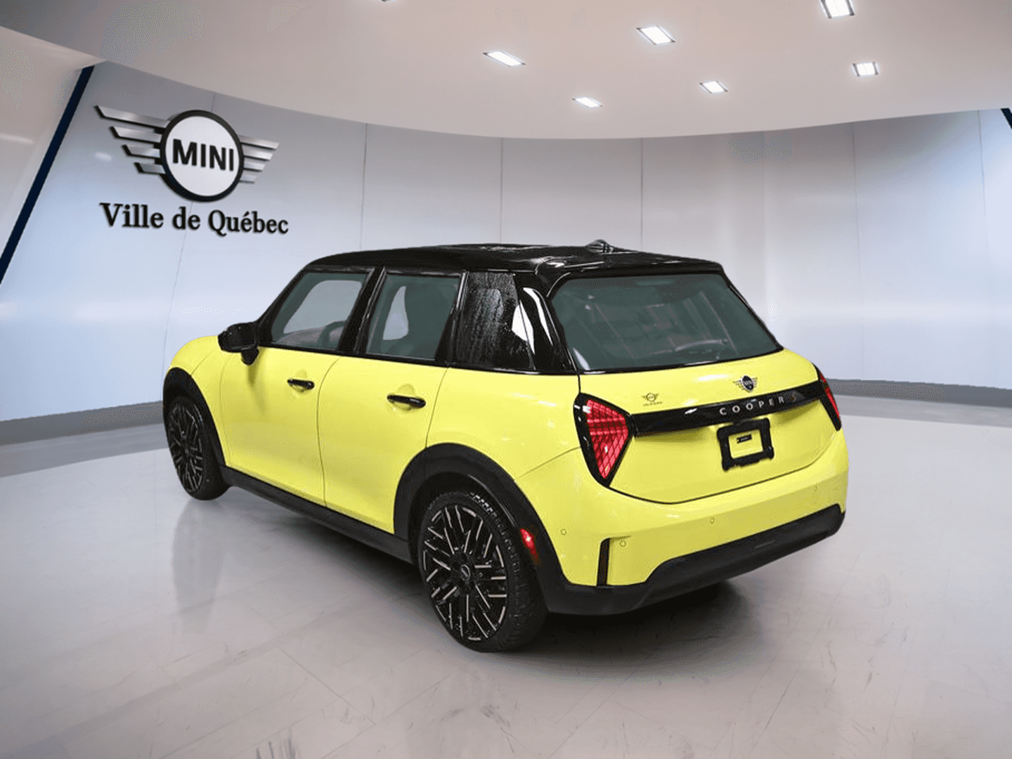 2025 Mini Cooper Cooper S FWD - Image 11