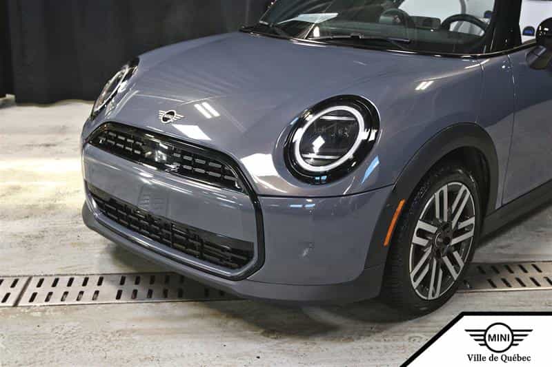 2025 Mini Clubman Convertible - Image 2