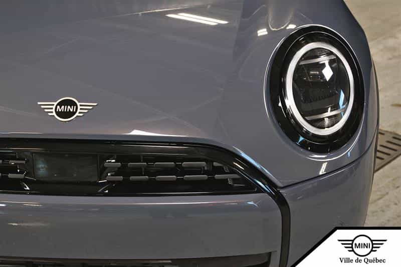 2025 Mini Clubman Convertible - Image 4
