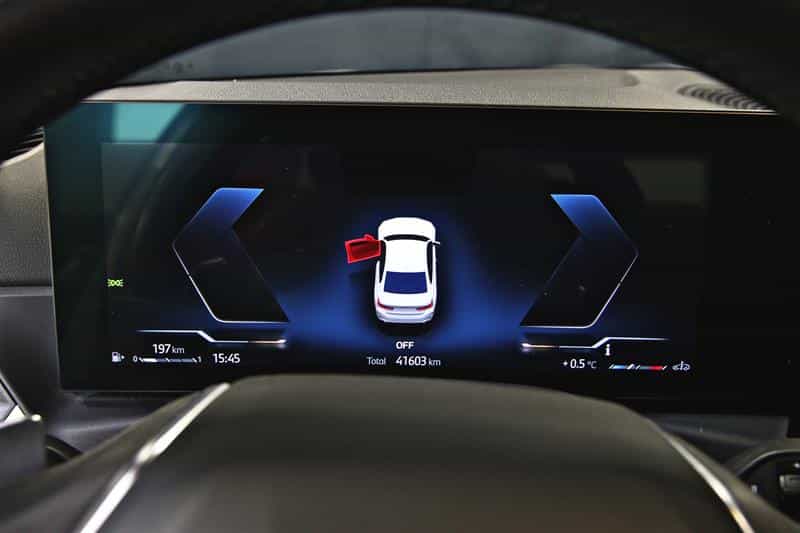 2023 BMW 3 Series xDrive Sedan - Image 15