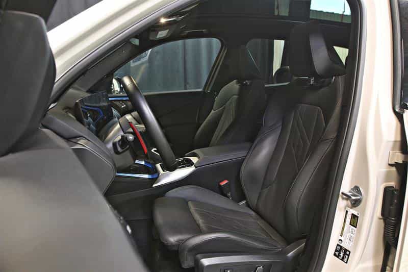 2025 BMW X3 M50 xDrive - Image 17