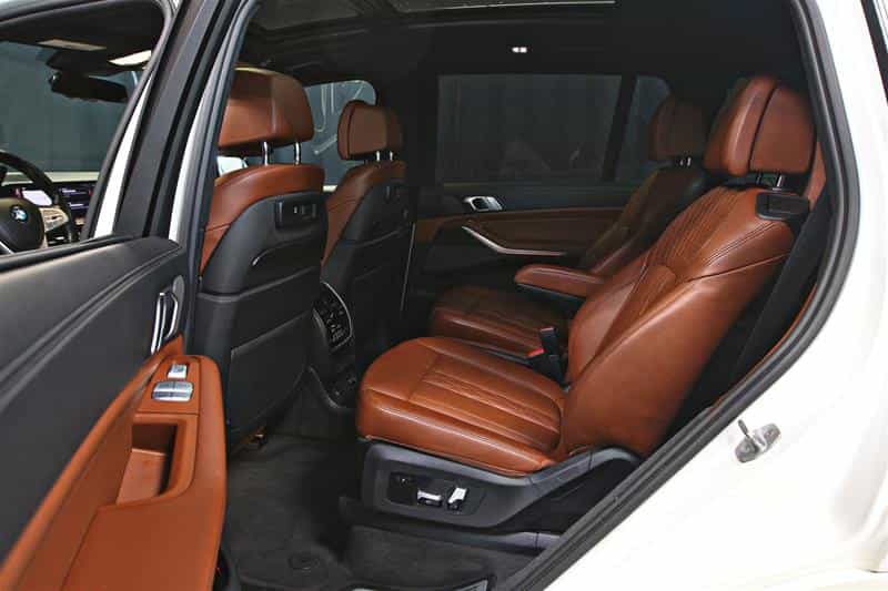 2019 BMW X7 xDrive40i - Image 18