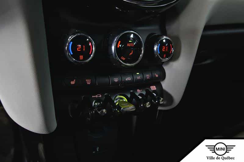 2023 Mini Cooper SE 3 Door - Image 13