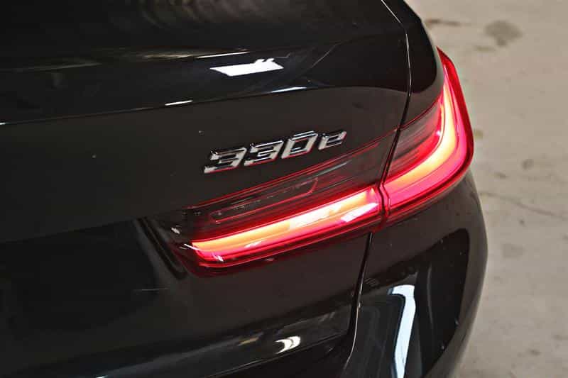 Image 8 BMW 3 Series 330e xDrive hybride Premium Essential Package 2022