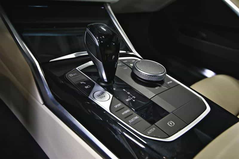 Image 12 BMW 3 Series 330e xDrive hybride Premium Essential Package 2022