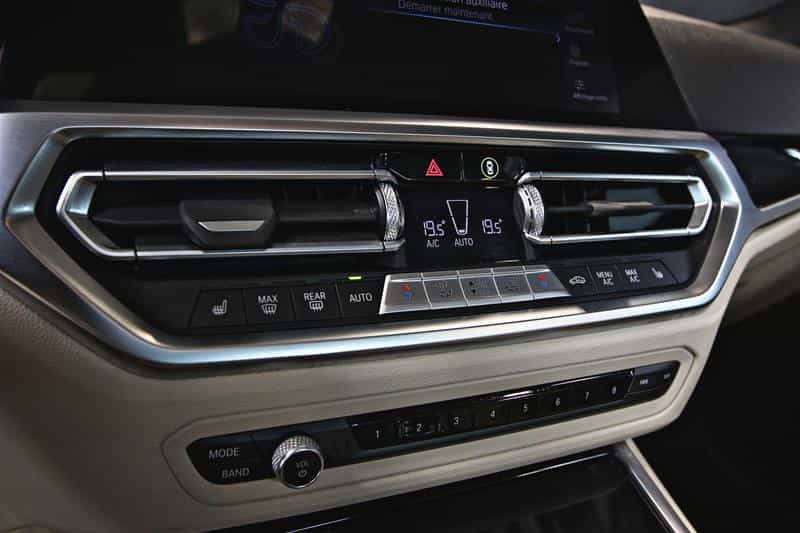 Image 13 BMW 3 Series 330e xDrive hybride Premium Essential Package 2022