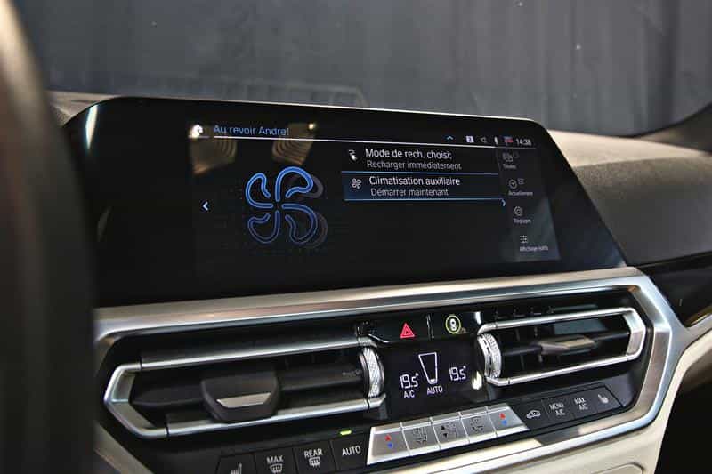 Image 14 BMW 3 Series 330e xDrive hybride Premium Essential Package 2022