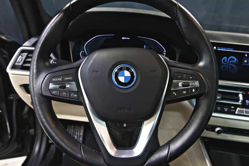 Image 15 BMW 3 Series 330e xDrive hybride Premium Essential Package 2022