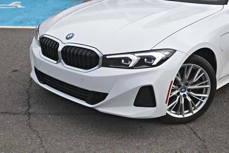 Image 2 BMW 330e Sedan 2024