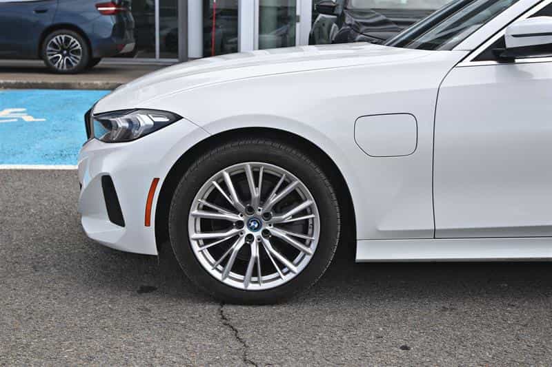 Image 6 BMW 330e Sedan 2024