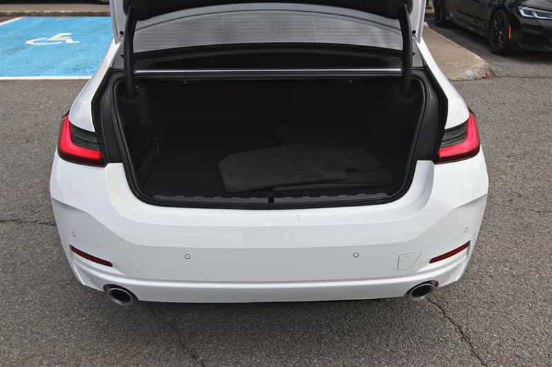 Image 9 BMW 330e Sedan 2024