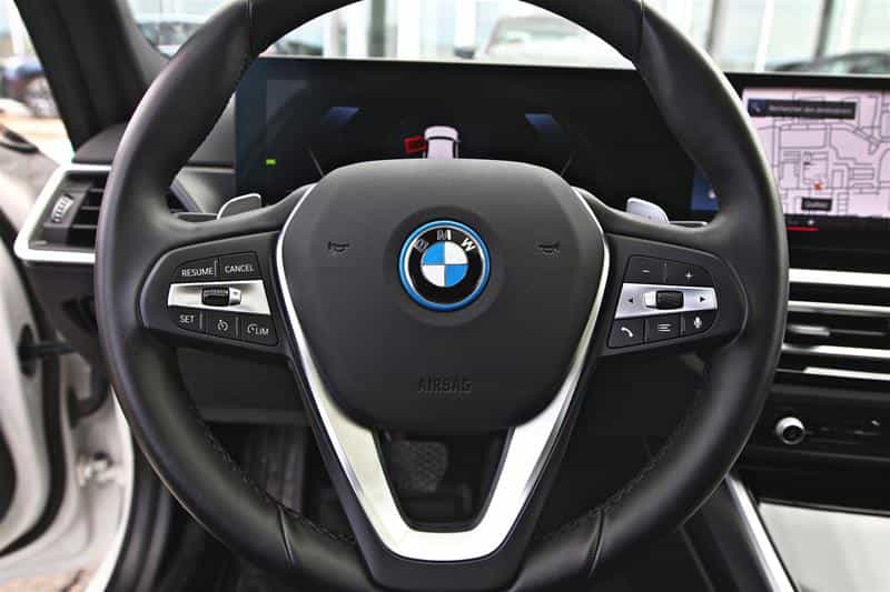 Image 14 BMW 330e Sedan 2024