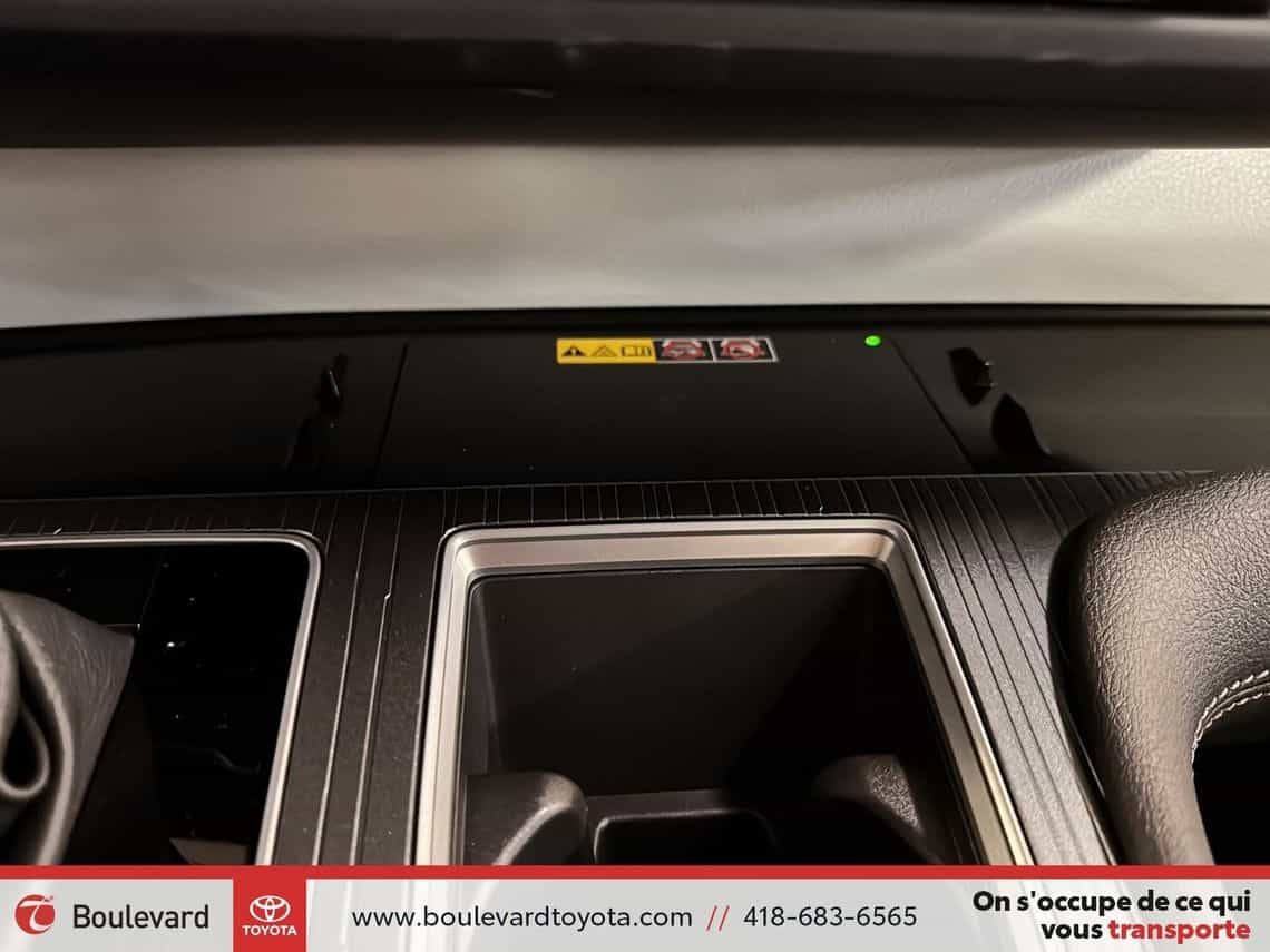 2025 Toyota Sienna LE Hybride - Image 17