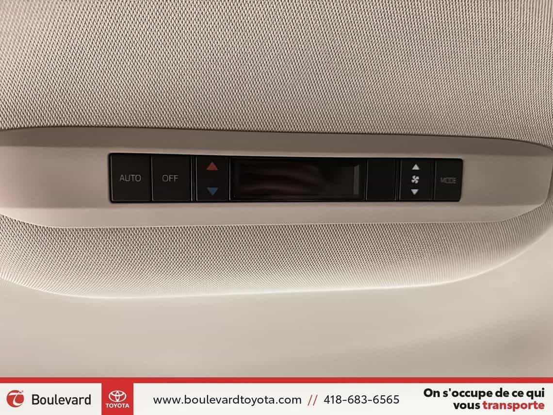 2025 Toyota Sienna LE Hybride - Image 22