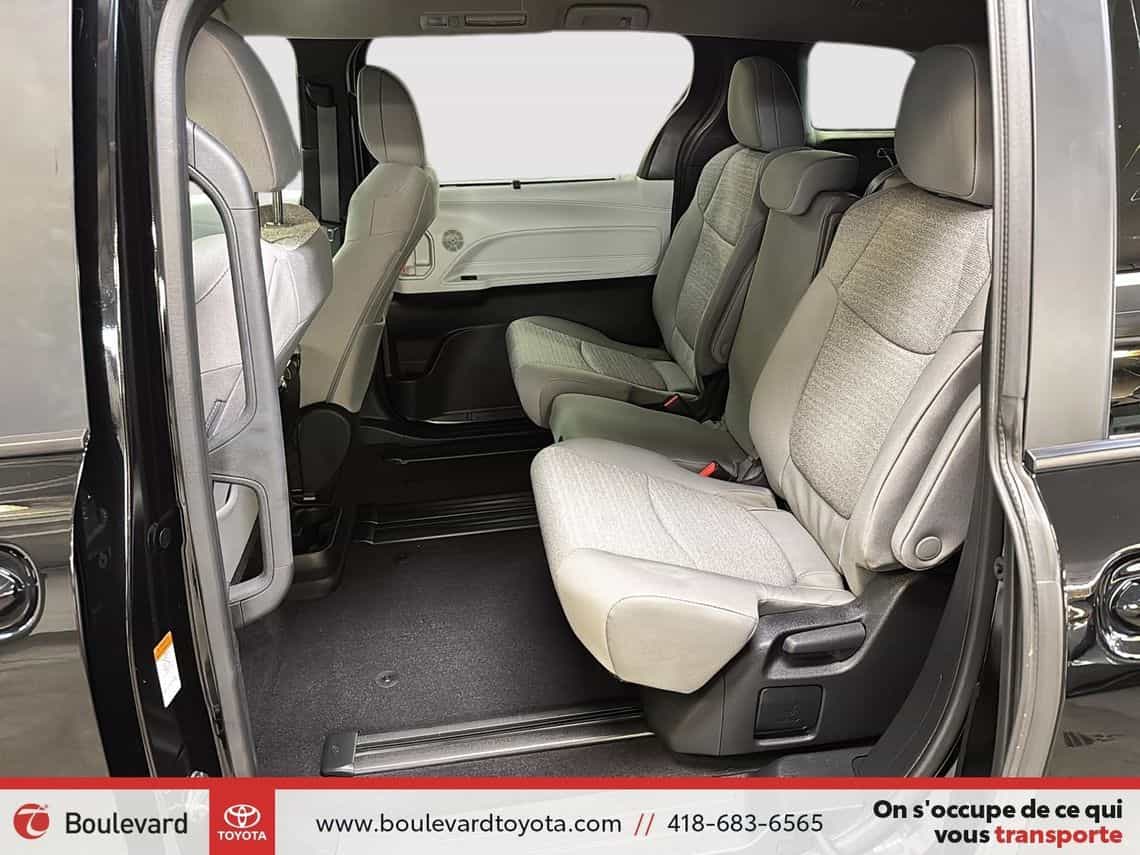 2025 Toyota Sienna LE Hybride - Image 23