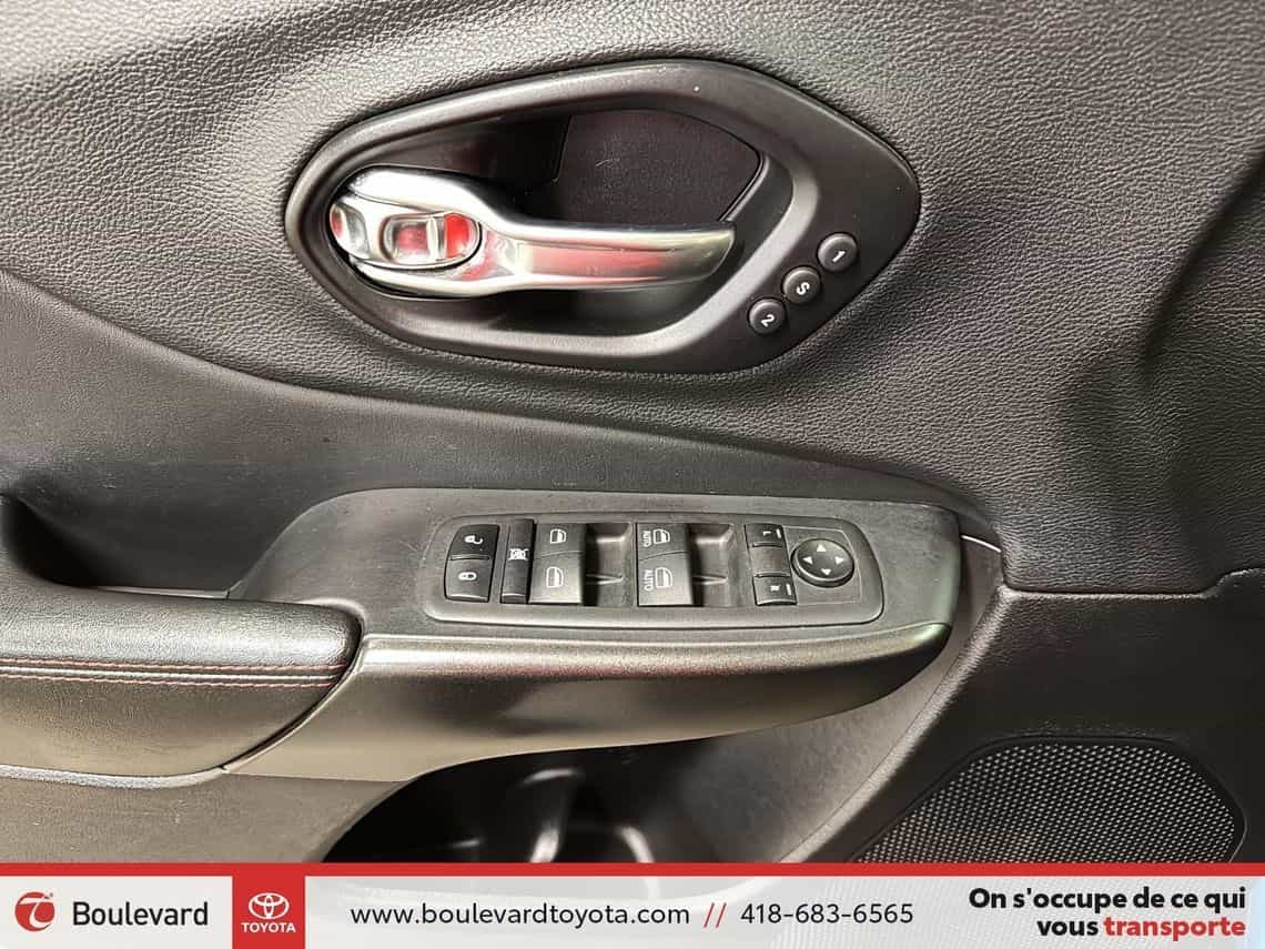 2022 Jeep Cherokee Trailhawk - Image 9