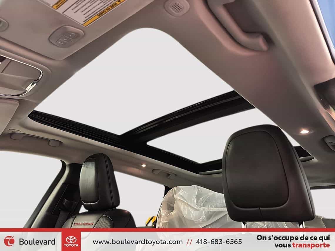 2022 Jeep Cherokee Trailhawk - Image 13