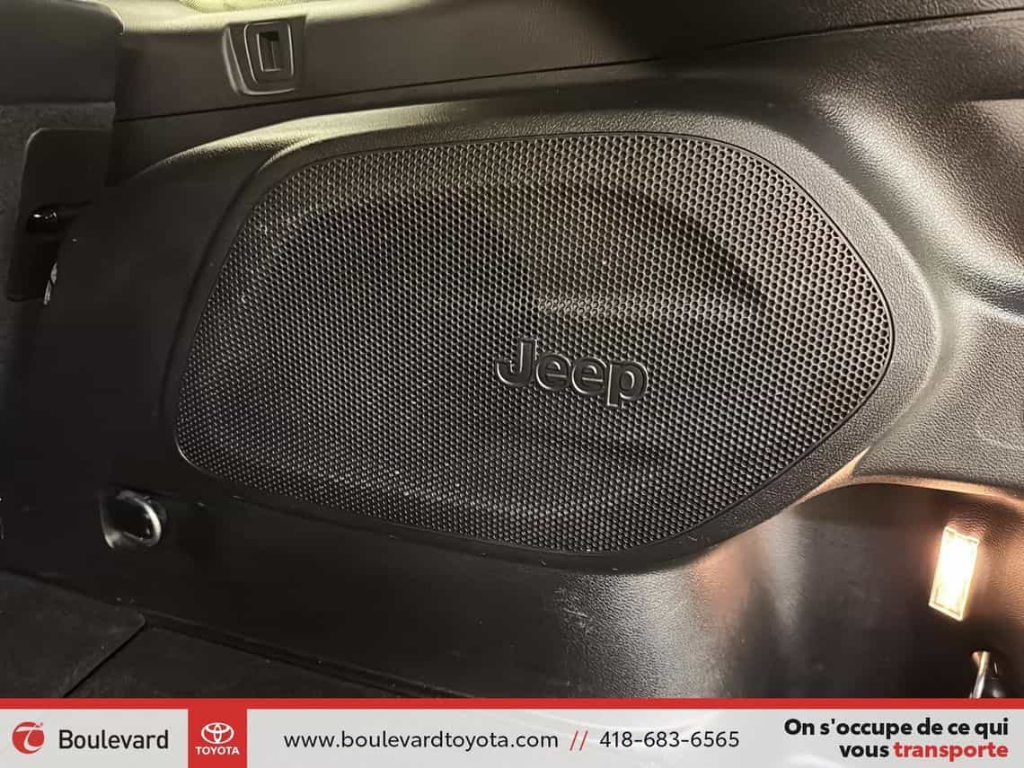 2022 Jeep Cherokee Trailhawk - Image 14