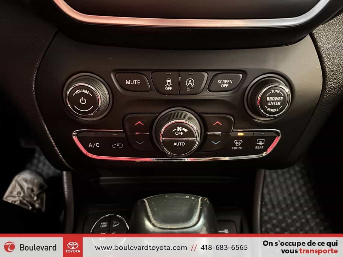 2022 Jeep Cherokee Trailhawk - Image 19