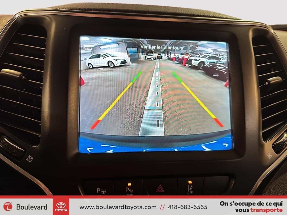 2022 Jeep Cherokee Trailhawk - Image 21