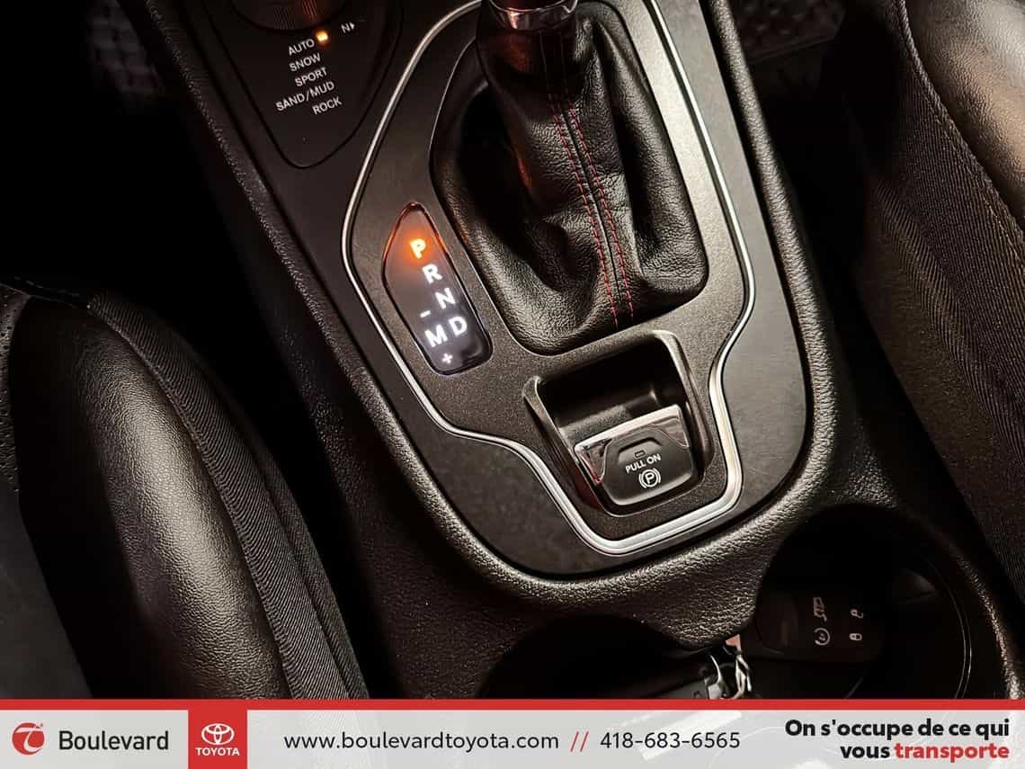 2022 Jeep Cherokee Trailhawk - Image 22