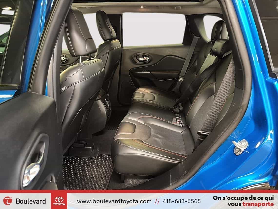 2022 Jeep Cherokee Trailhawk - Image 24