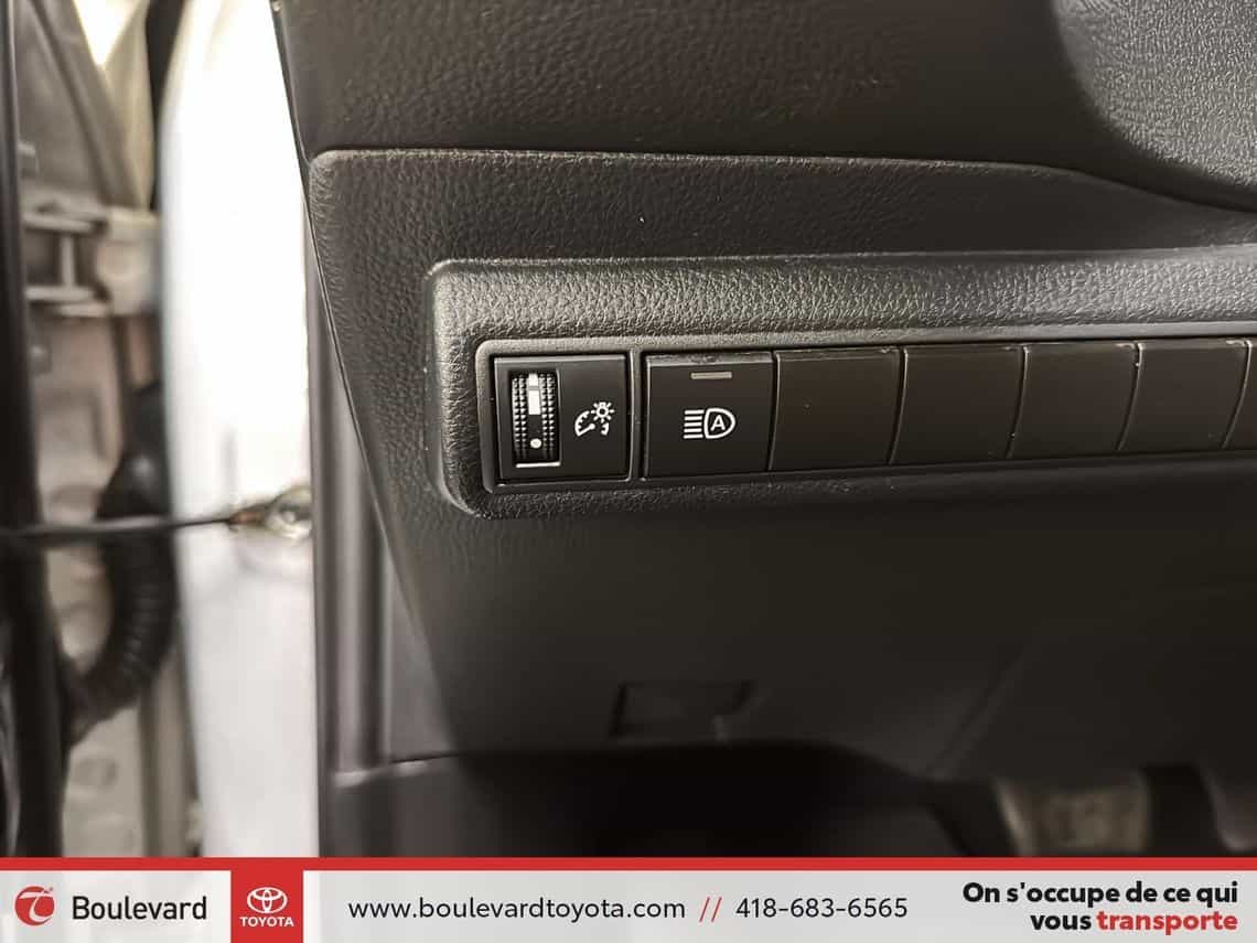 2022 Toyota Corolla L - Image 13