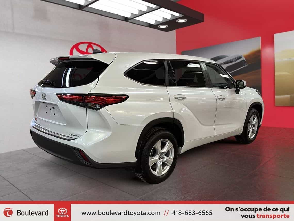 2023 Toyota Highlander Le - Image 4