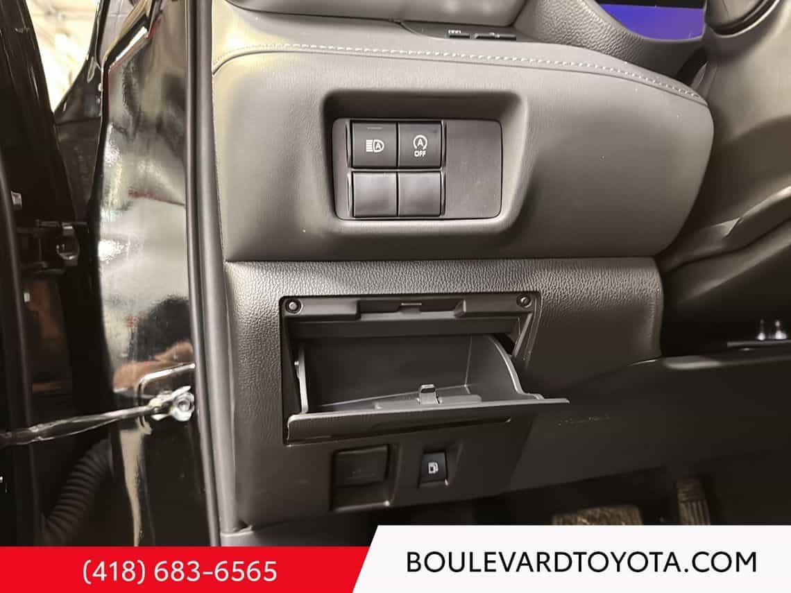 2024 Toyota Highlander Le - Image 17