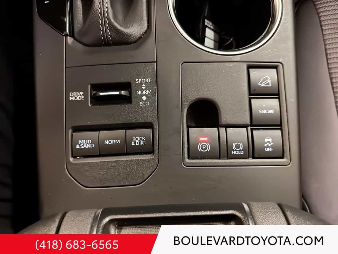 2024 Toyota Highlander Le - Image 21