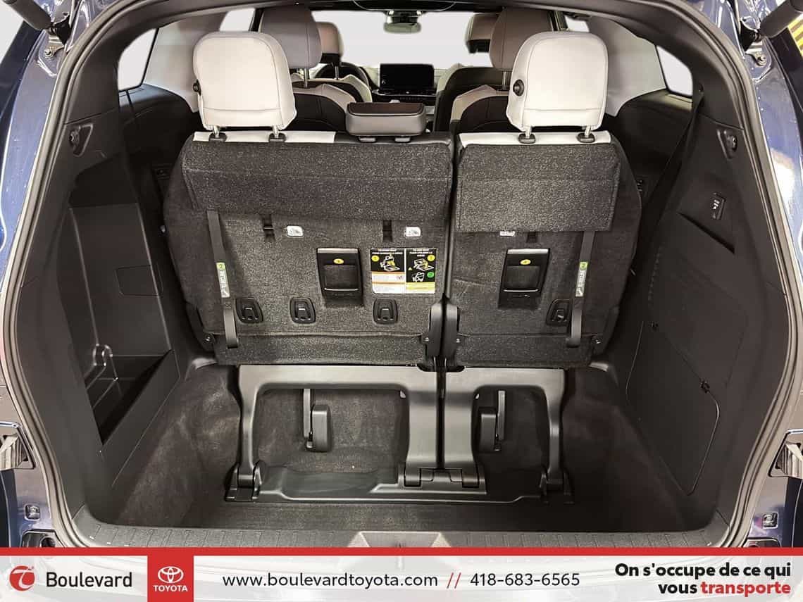 2025 Toyota Sienna Xse Hybride - Image 56